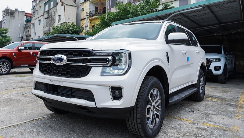 EVEREST AMBIENTE 2.0L AT (4×2) 2024 (NEW)