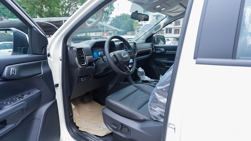 EVEREST AMBIENTE 2.0L AT (4×2) 2024 (NEW)