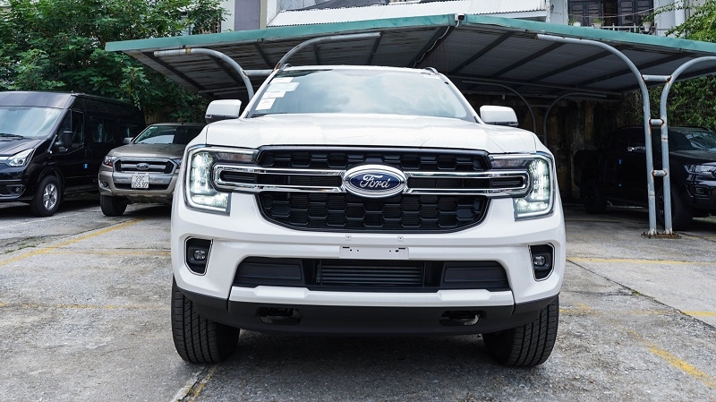 EVEREST AMBIENTE 2.0L AT (4×2) 2024 (NEW)