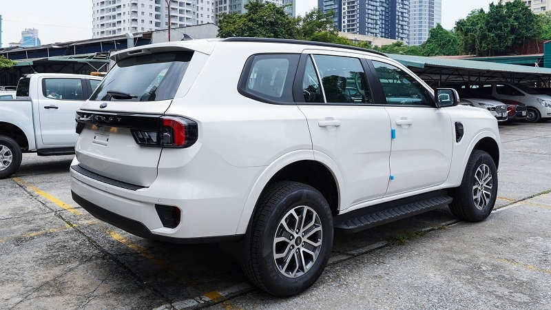 EVEREST AMBIENTE 2.0L AT (4×2) 2024 (NEW)