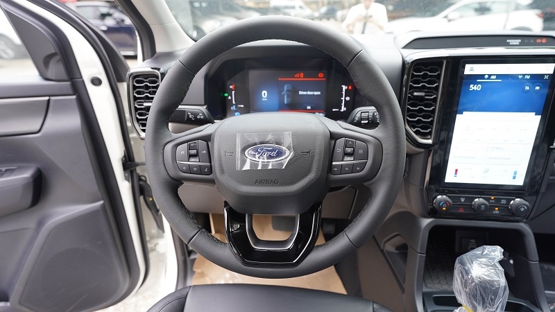 EVEREST AMBIENTE 2.0L AT (4×2) 2024 (NEW)