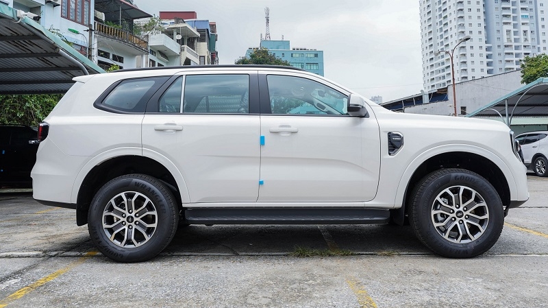 EVEREST AMBIENTE 2.0L AT (4×2) 2024 (NEW)
