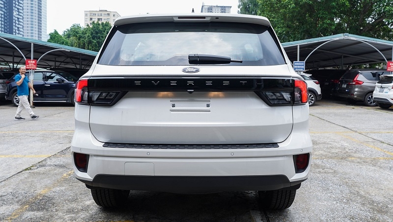 EVEREST AMBIENTE 2.0L AT (4×2) 2024 (NEW)