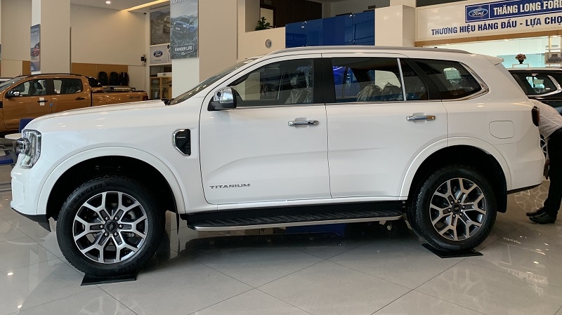 EVEREST TITANIUM 2WD 2024 (NEW)
