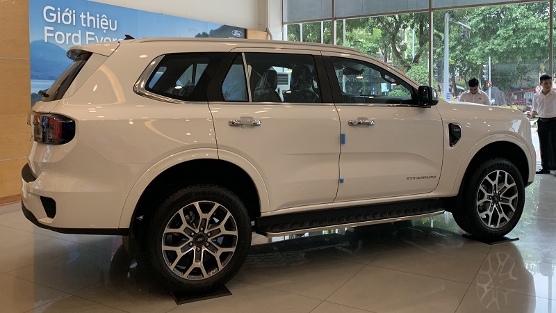 EVEREST TITANIUM 2WD 2024 (NEW)